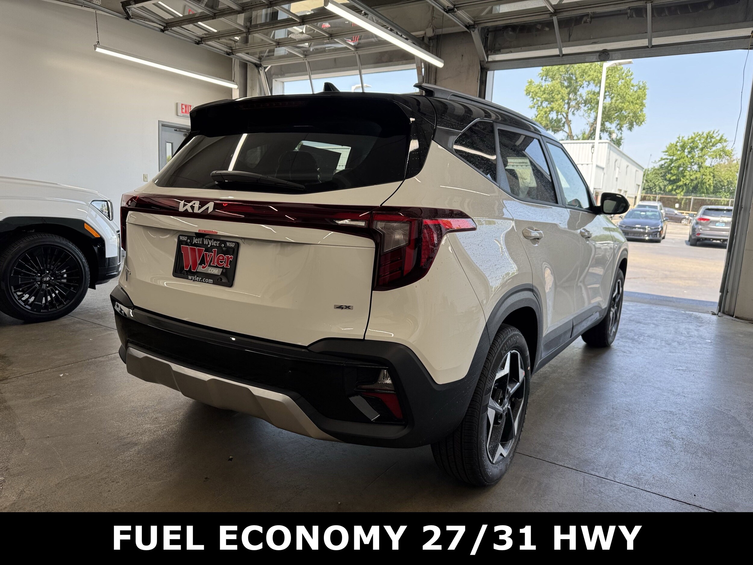 2026 Kia Seltos S photo 3