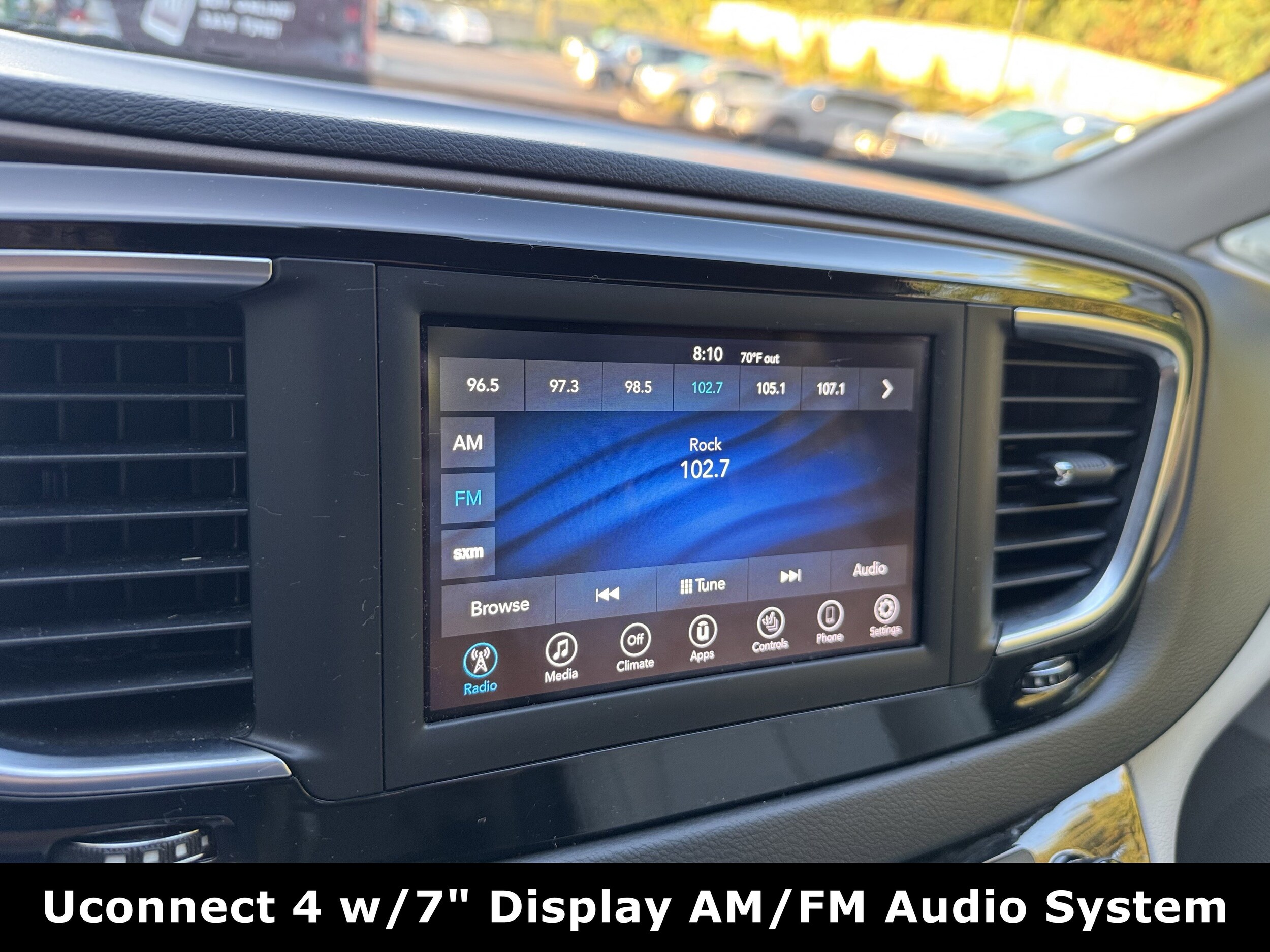 2018 Chrysler Pacifica Touring L photo 2
