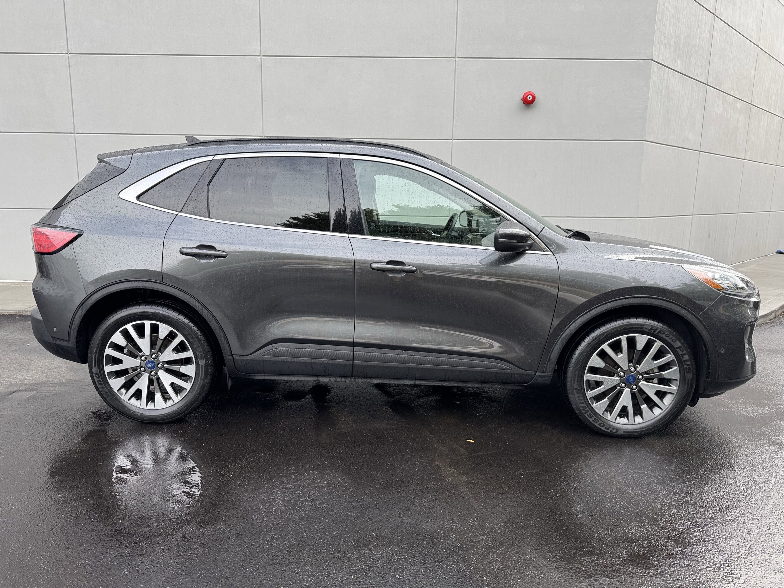 2020 Ford Escape Titanium photo 2
