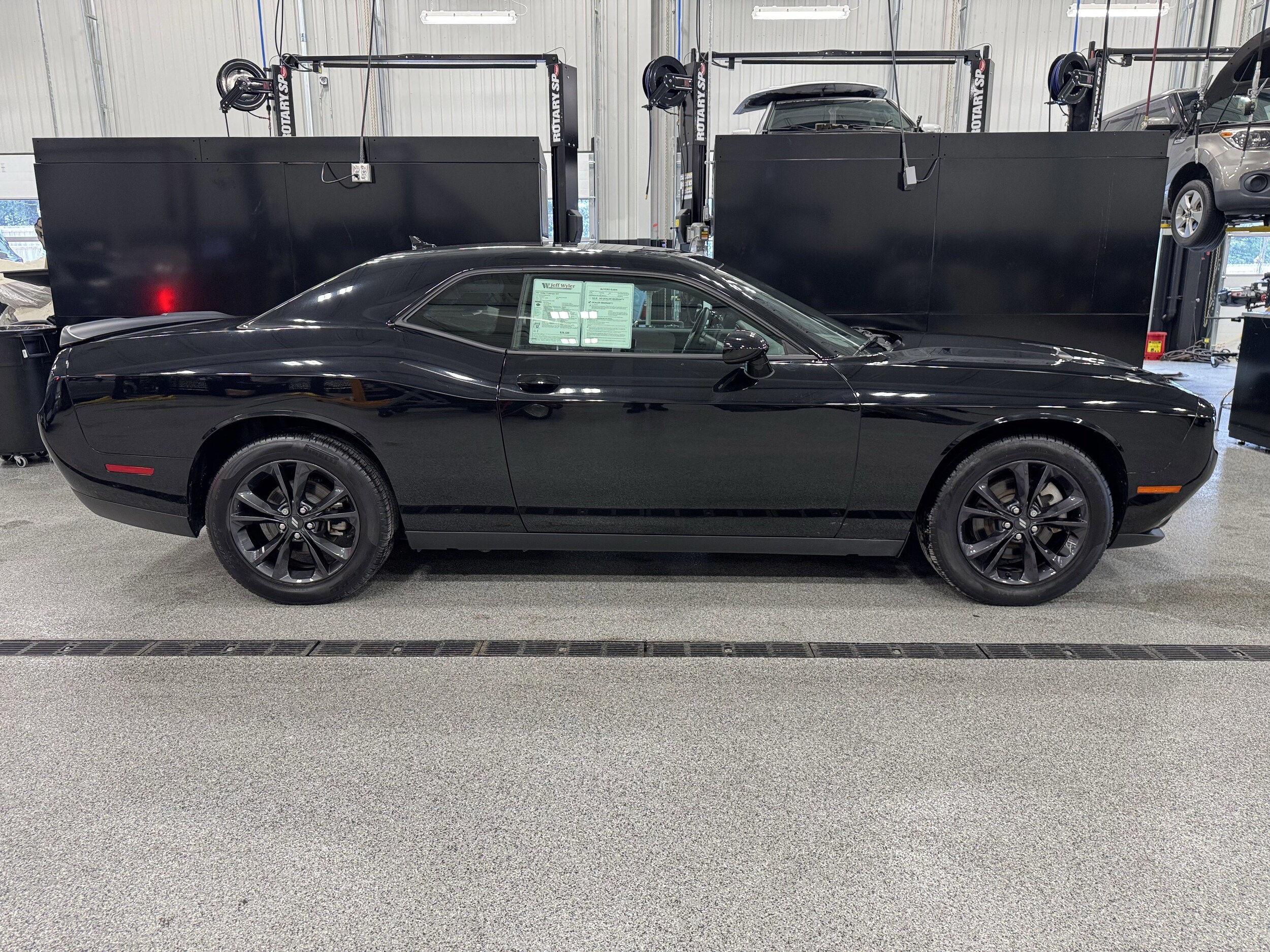 2021 Dodge Challenger SXT photo 2