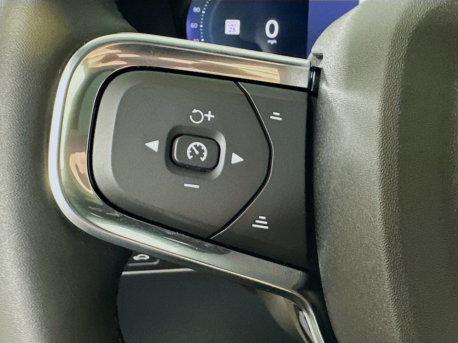 2026 Volvo XC40 Ultra Black Edition - Photo 18