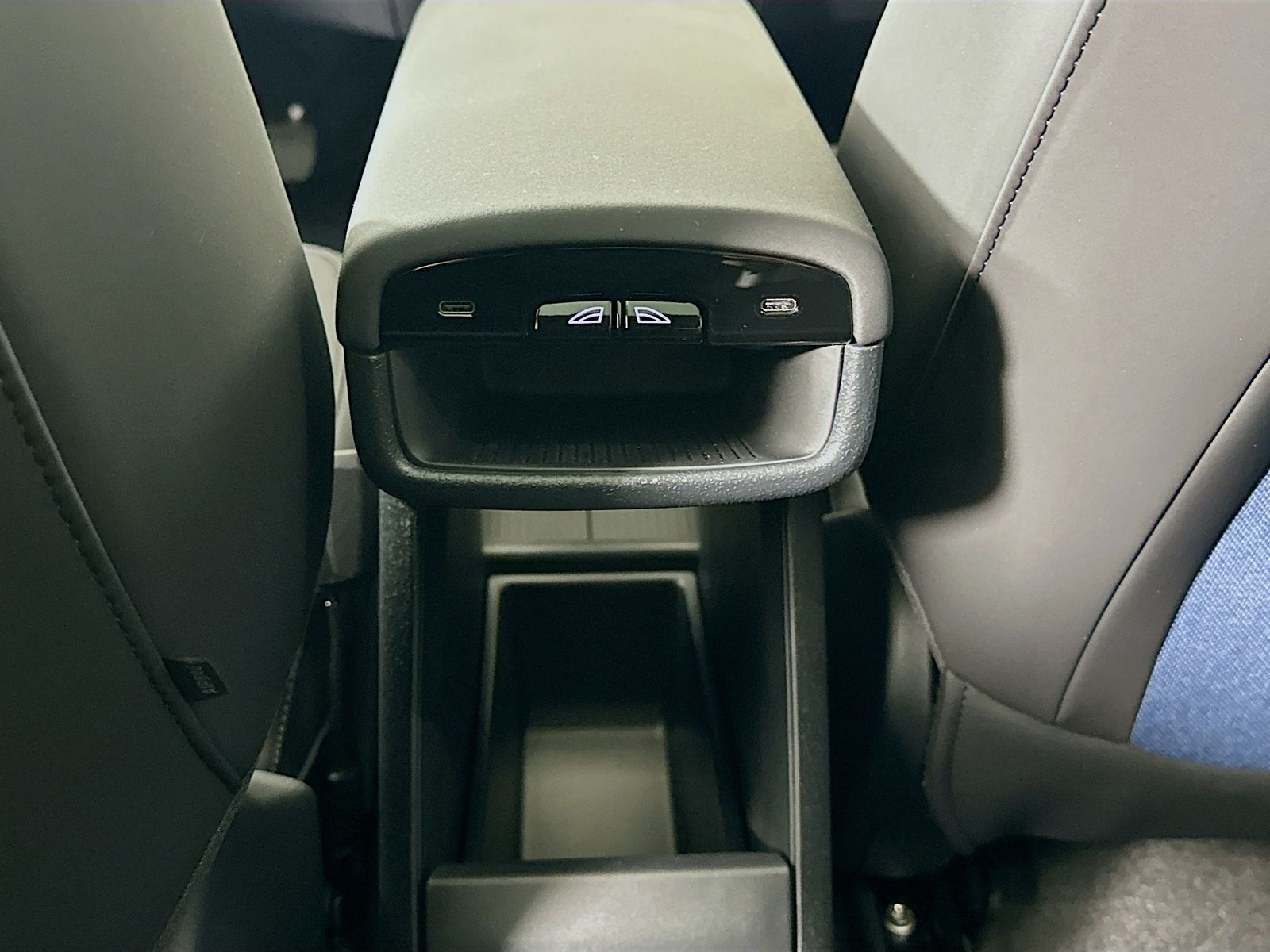 2026 Volvo EX30 Plus - Photo 35