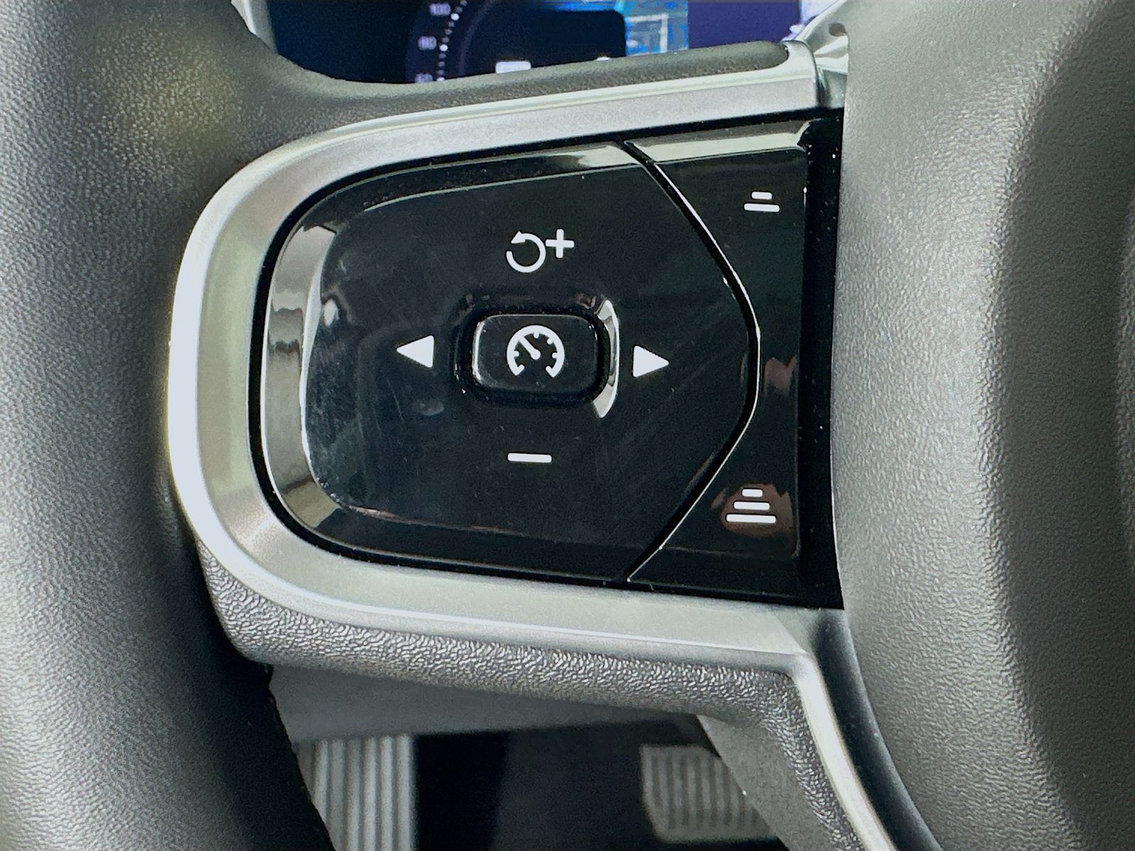 2023 Volvo V60 Cross Country Ultimate - Photo 18
