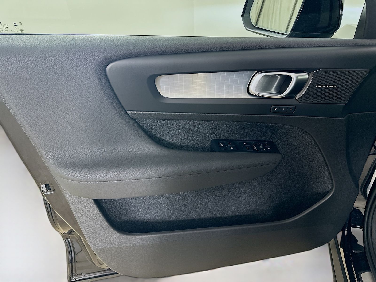 2026 Volvo XC40 Ultra Black Edition - Photo 16