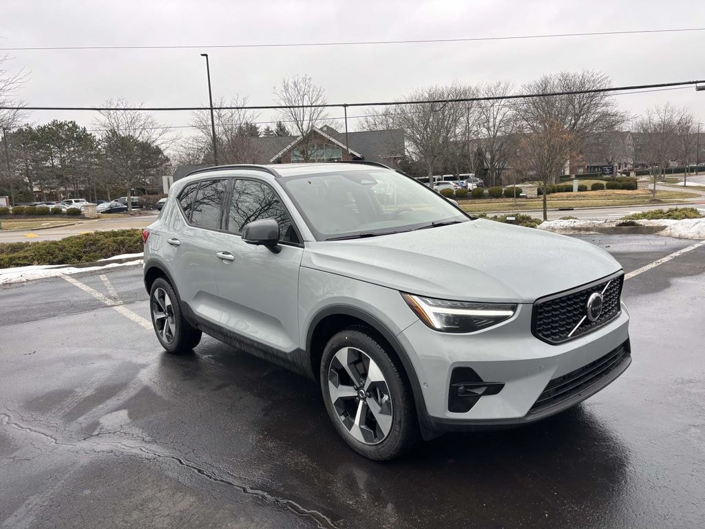 New 2026 Volvo XC40 B5 Plus SUV