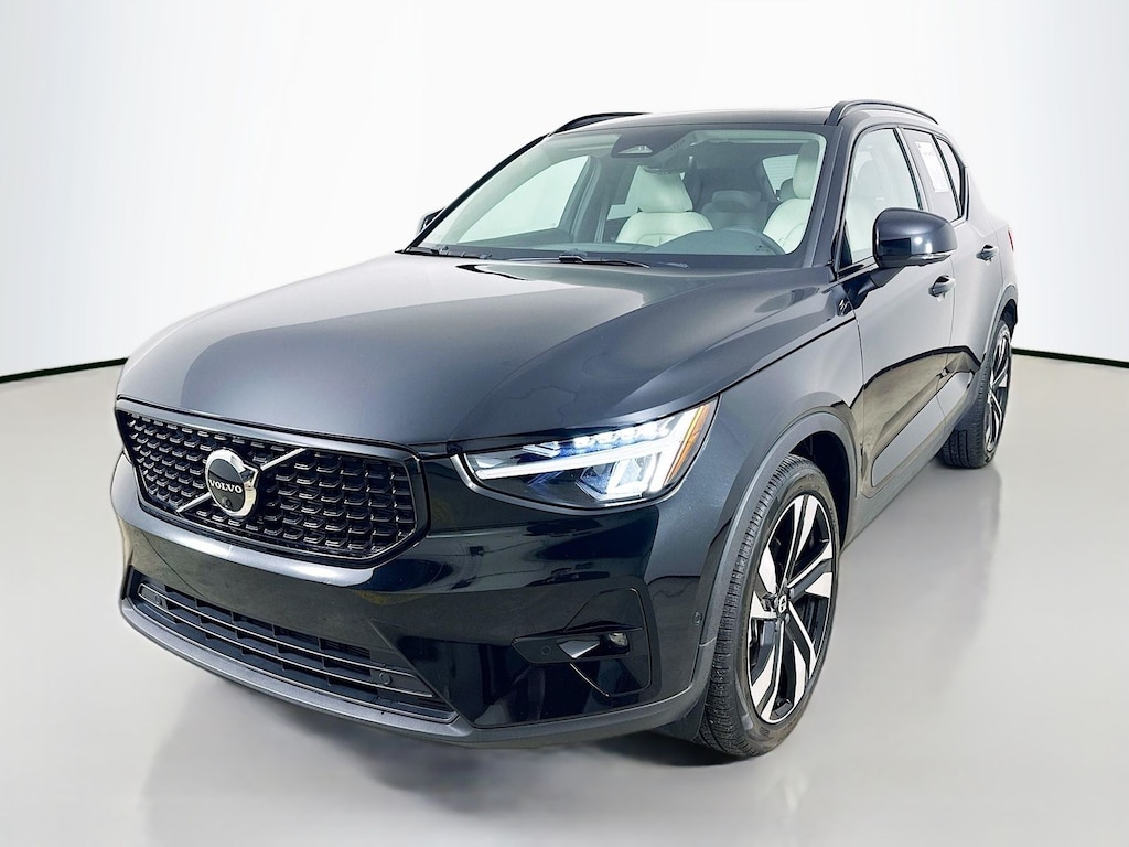 Used 2023 Volvo XC40 B5 Plus Dark Theme SUV
