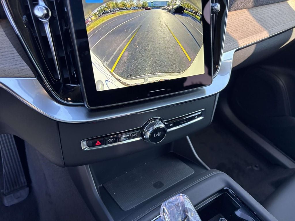 2026 Volvo XC90 Plus - Photo 22