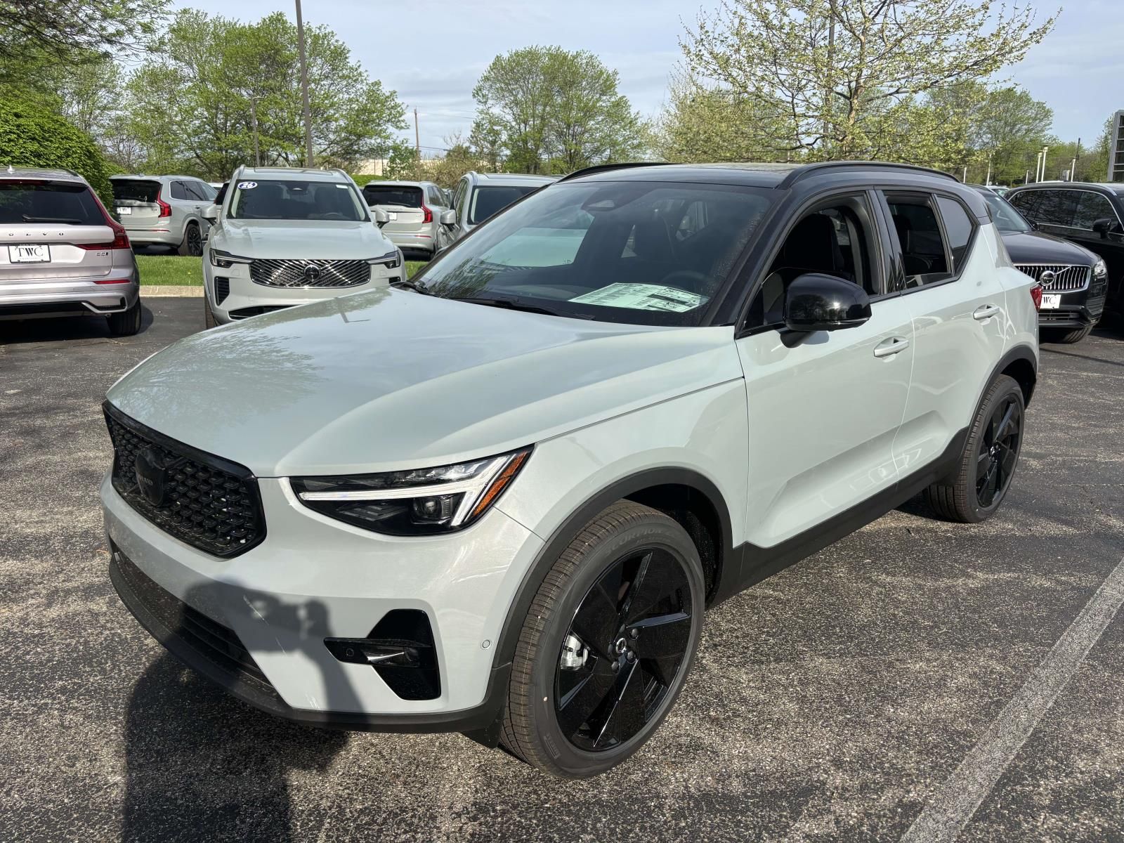 2026 Volvo XC40 B5 Ultra Ultra Black Edition AWD's photo