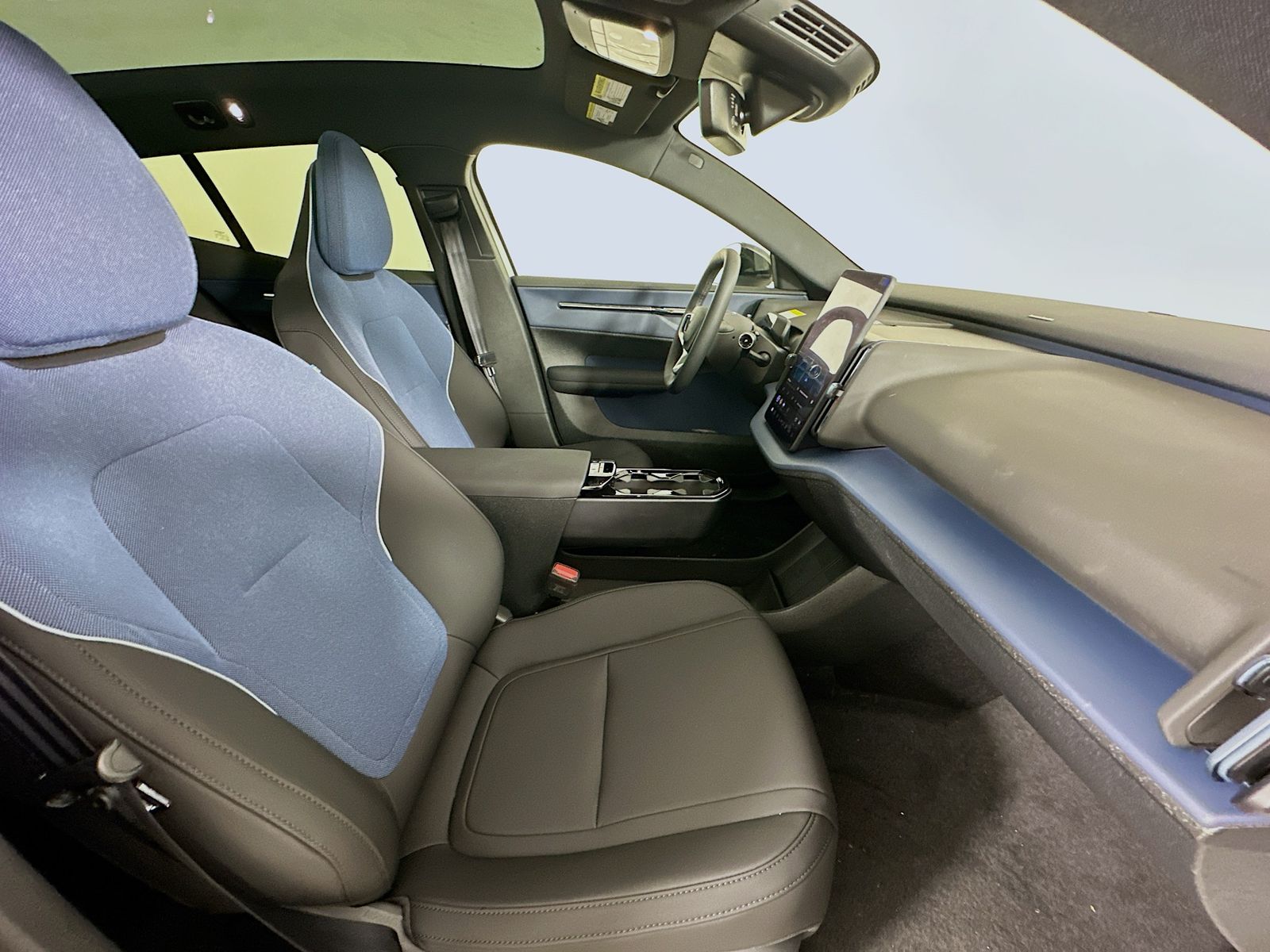2026 Volvo EX30 Plus - Photo 43