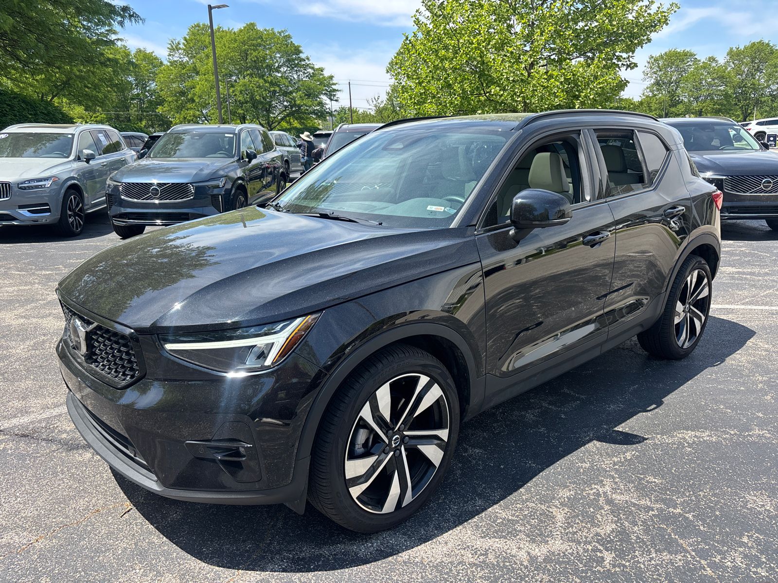 2023 Volvo XC40 B5 Plus Dark AWD's photo