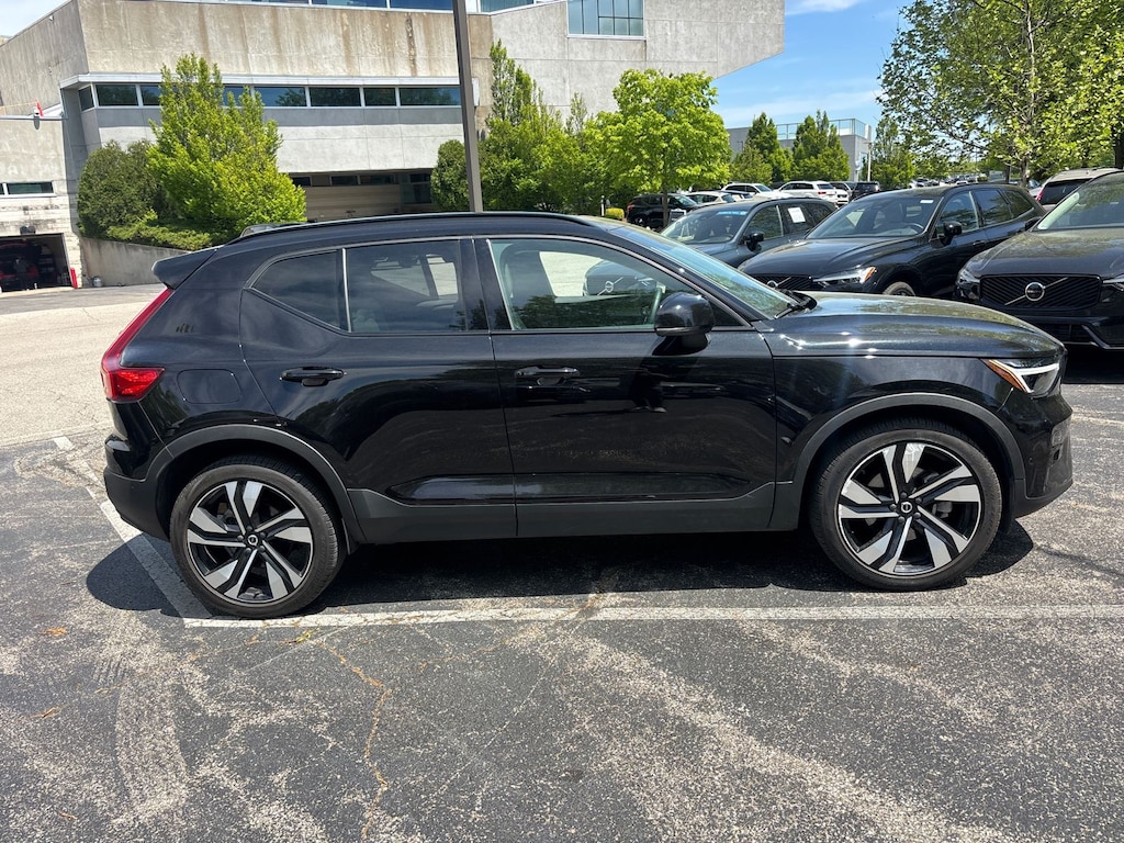 Used 2023 Volvo XC40 B5 Plus Dark Theme SUV