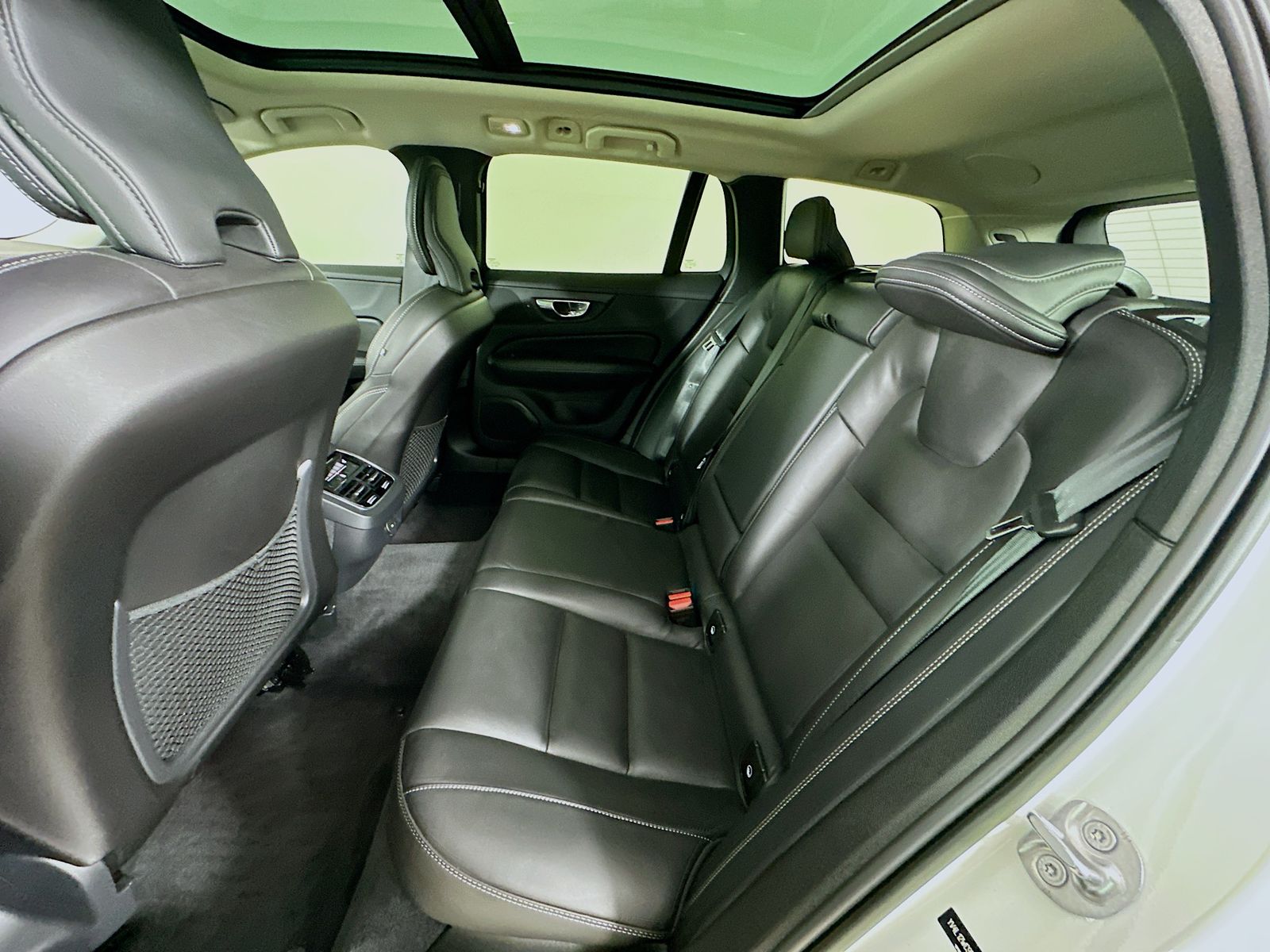 2023 Volvo V60 Cross Country Ultimate - Photo 37