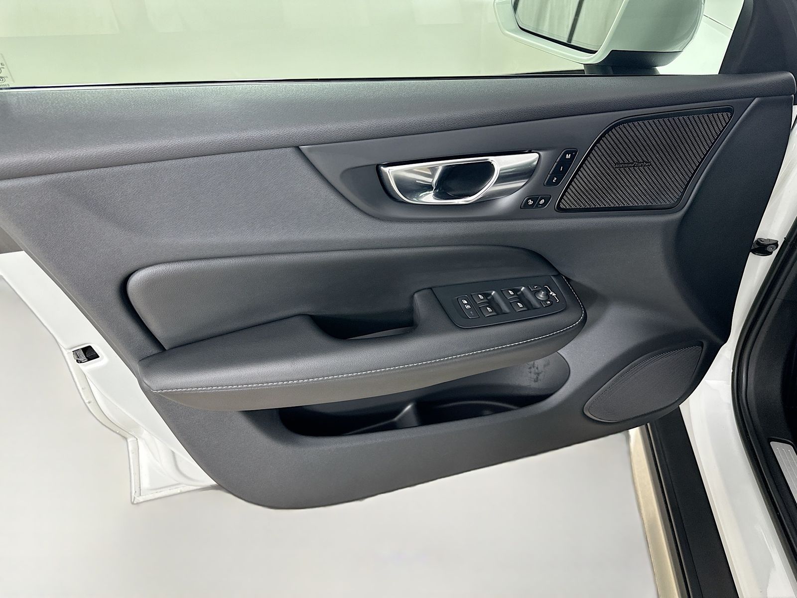 2023 Volvo V60 Cross Country Ultimate - Photo 16