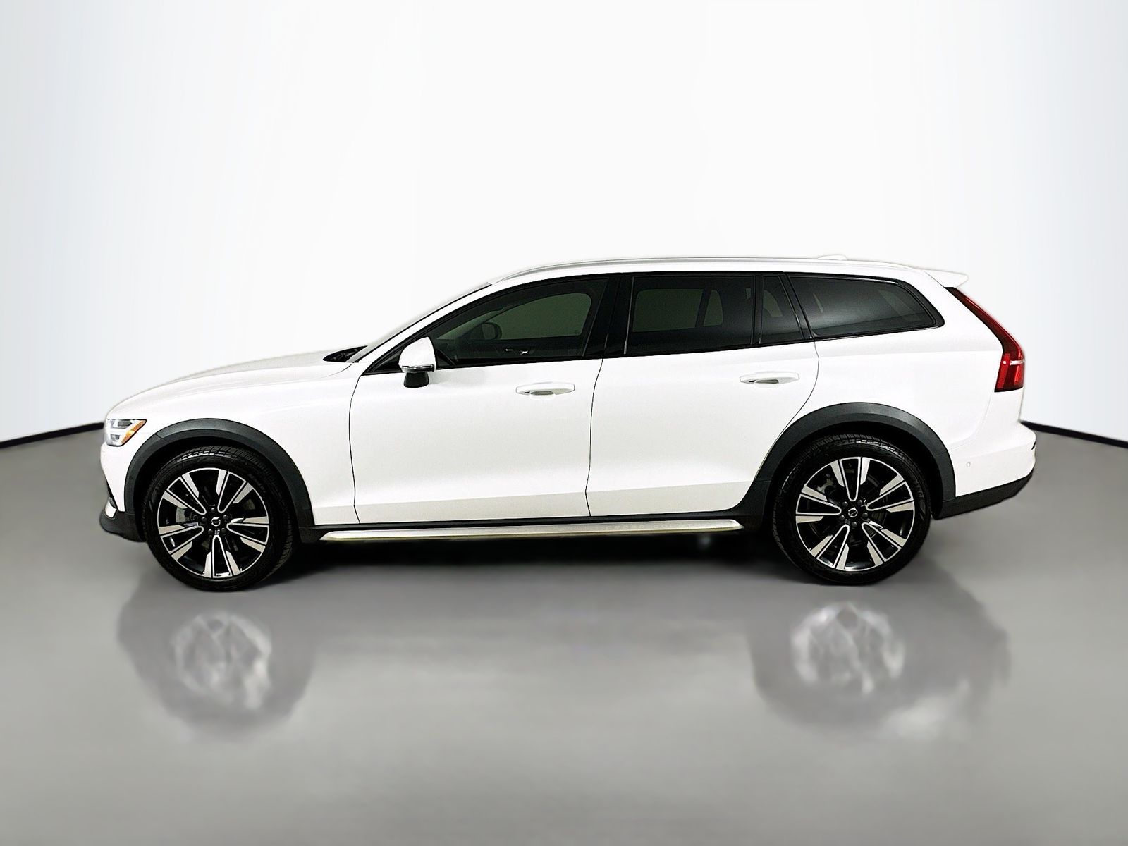 2023 Volvo V60 Cross Country Ultimate - Photo 8