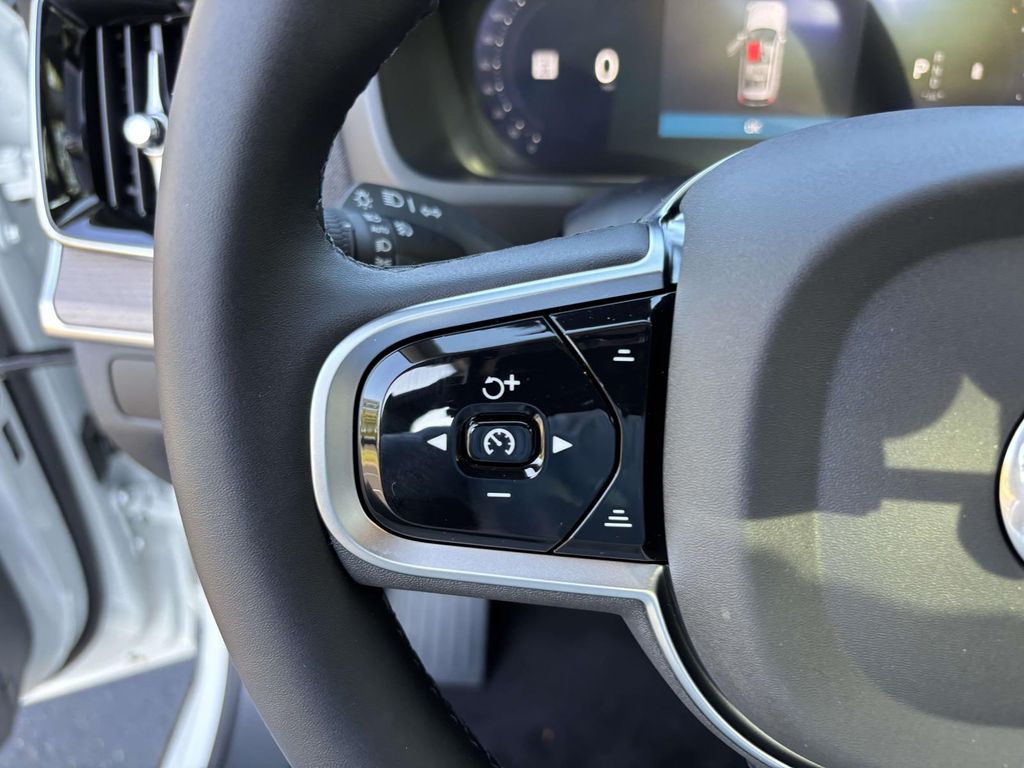 2026 Volvo XC90 Plus - Photo 18
