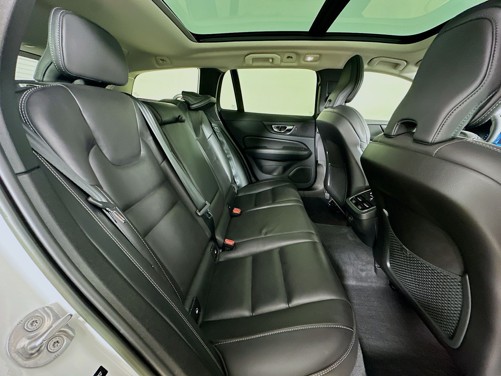 2023 Volvo V60 Cross Country Ultimate - Photo 41