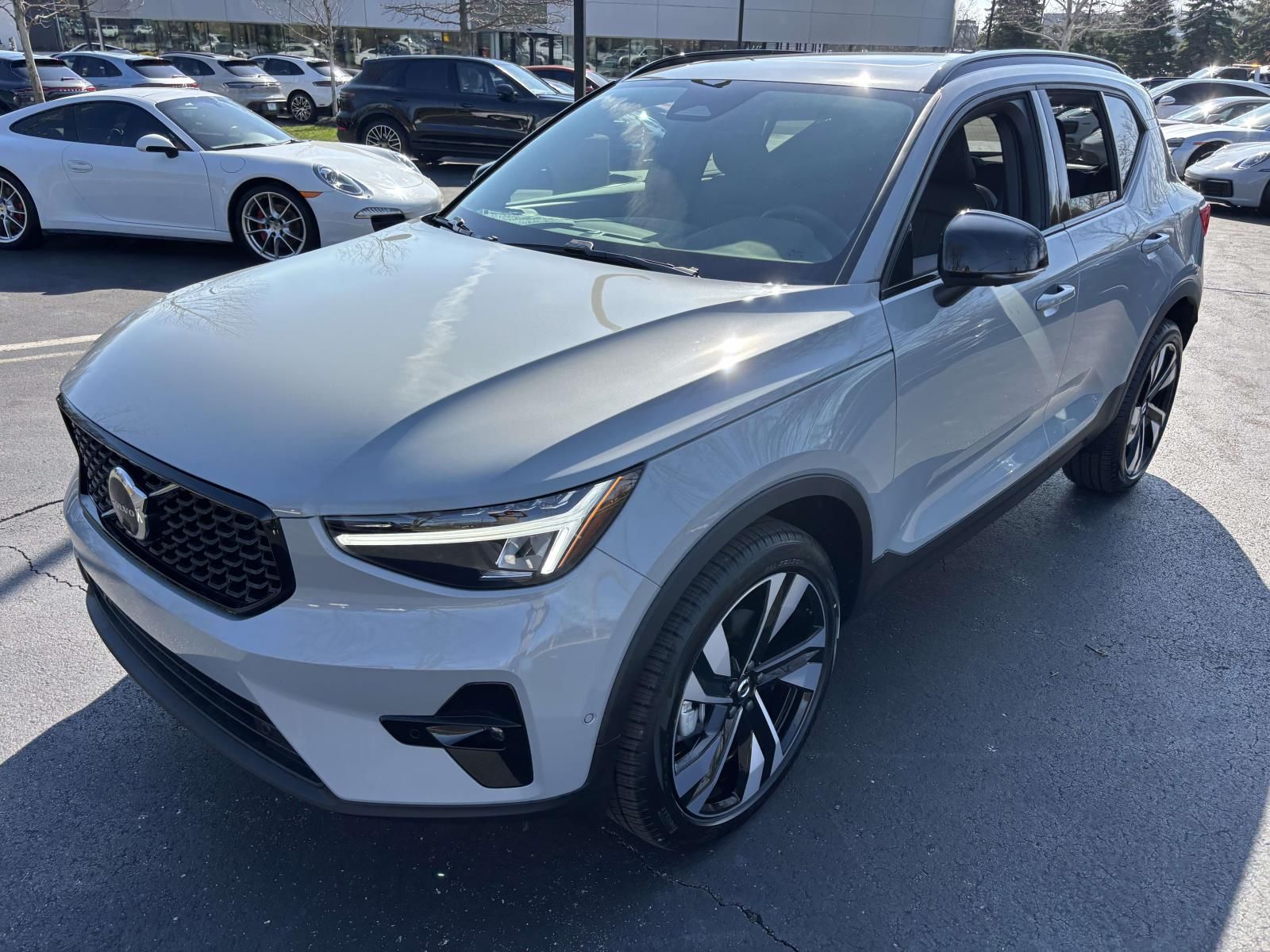 2026 Volvo XC40 B5 Plus Dark AWD's photo