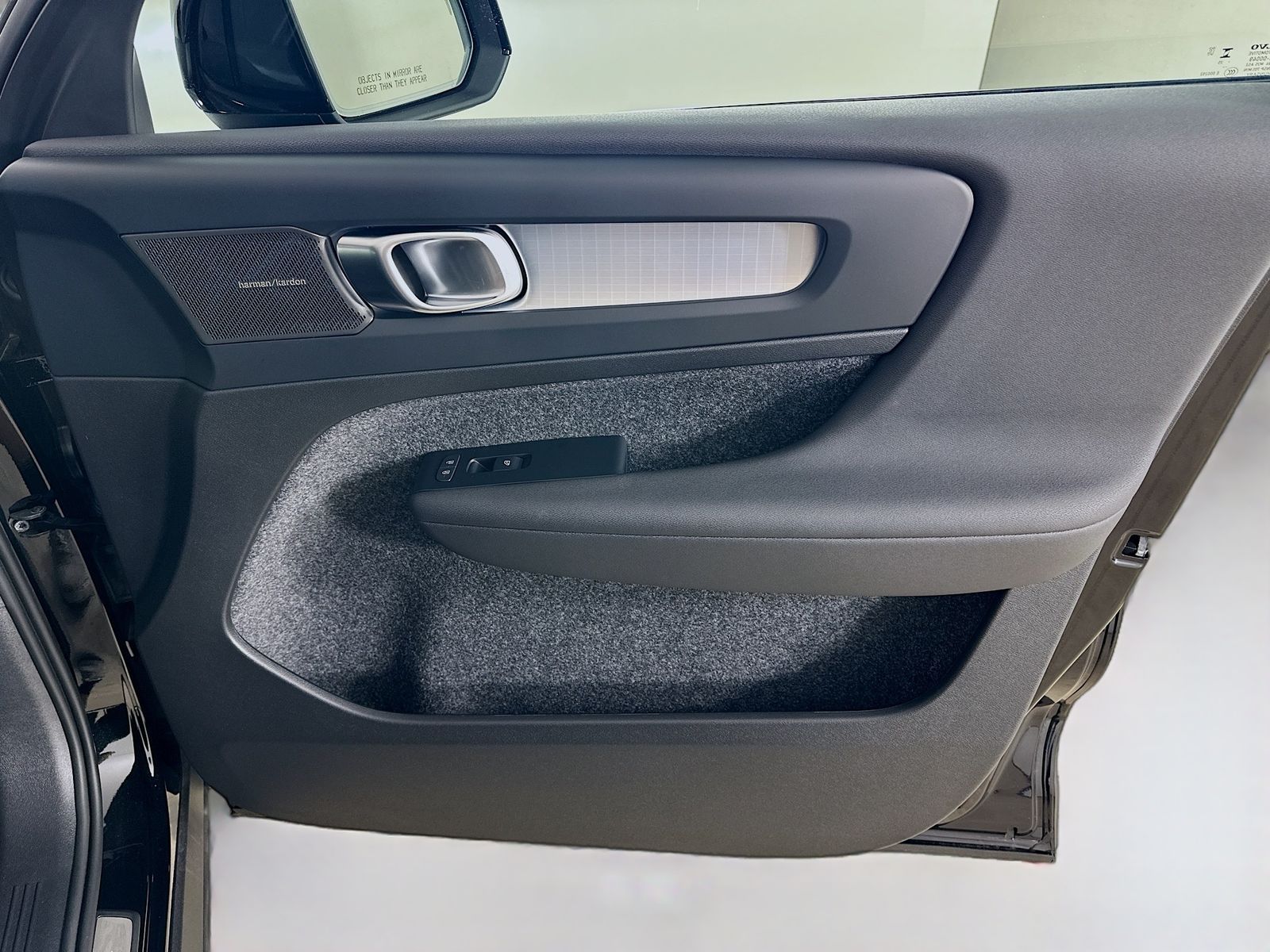 2026 Volvo XC40 Ultra Black Edition - Photo 41
