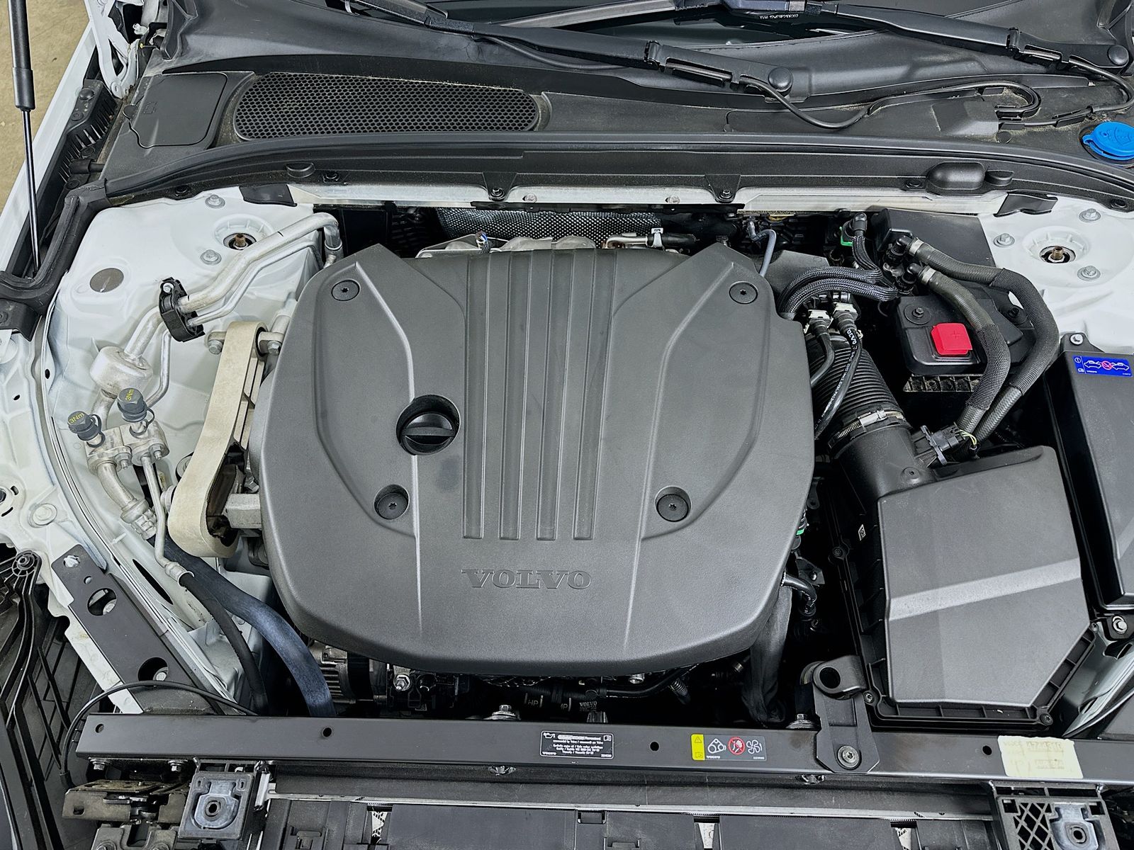2023 Volvo V60 Cross Country Ultimate - Photo 13