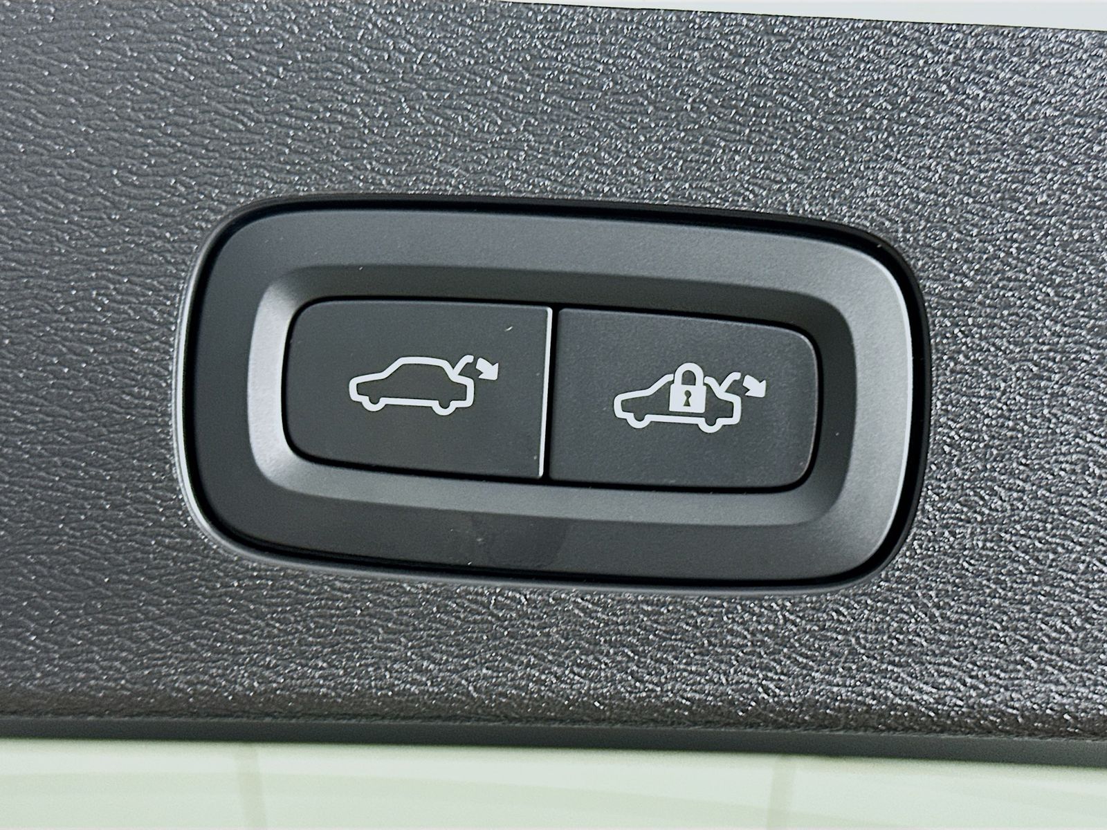 2023 Volvo V60 Cross Country Ultimate - Photo 39