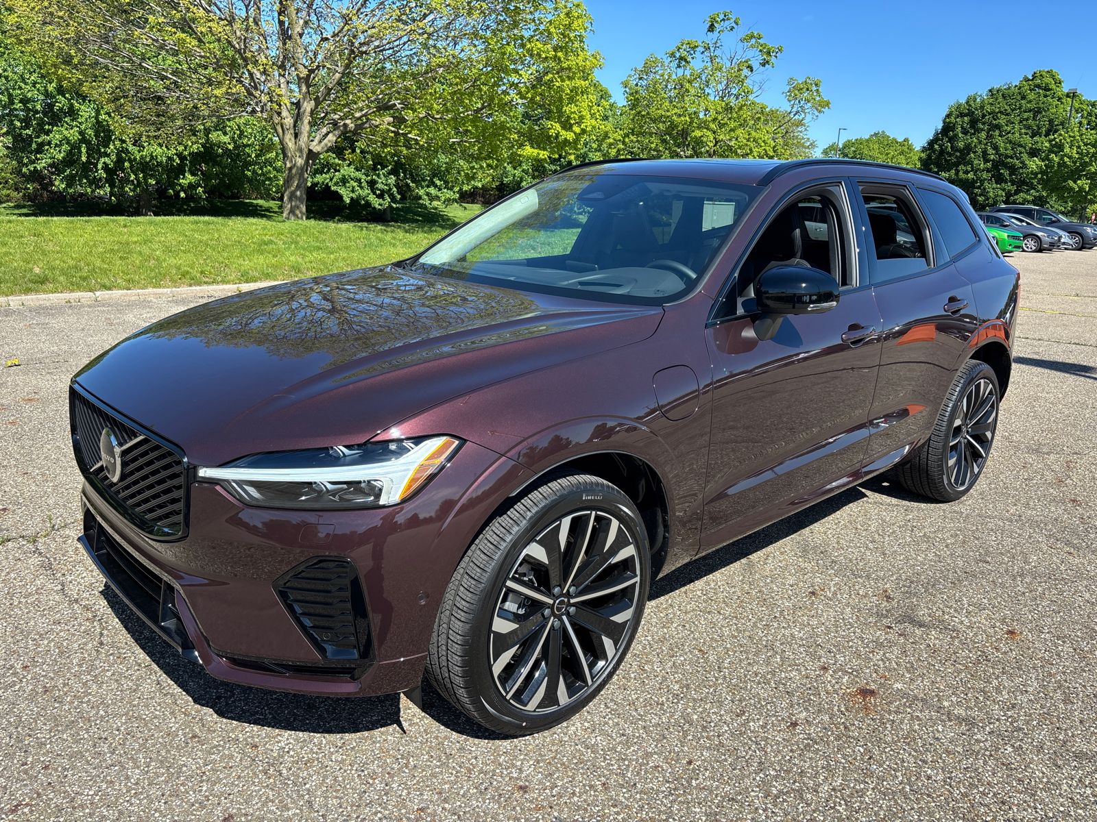 2026 Volvo XC60 T8 Ultra Dark AWD's photo