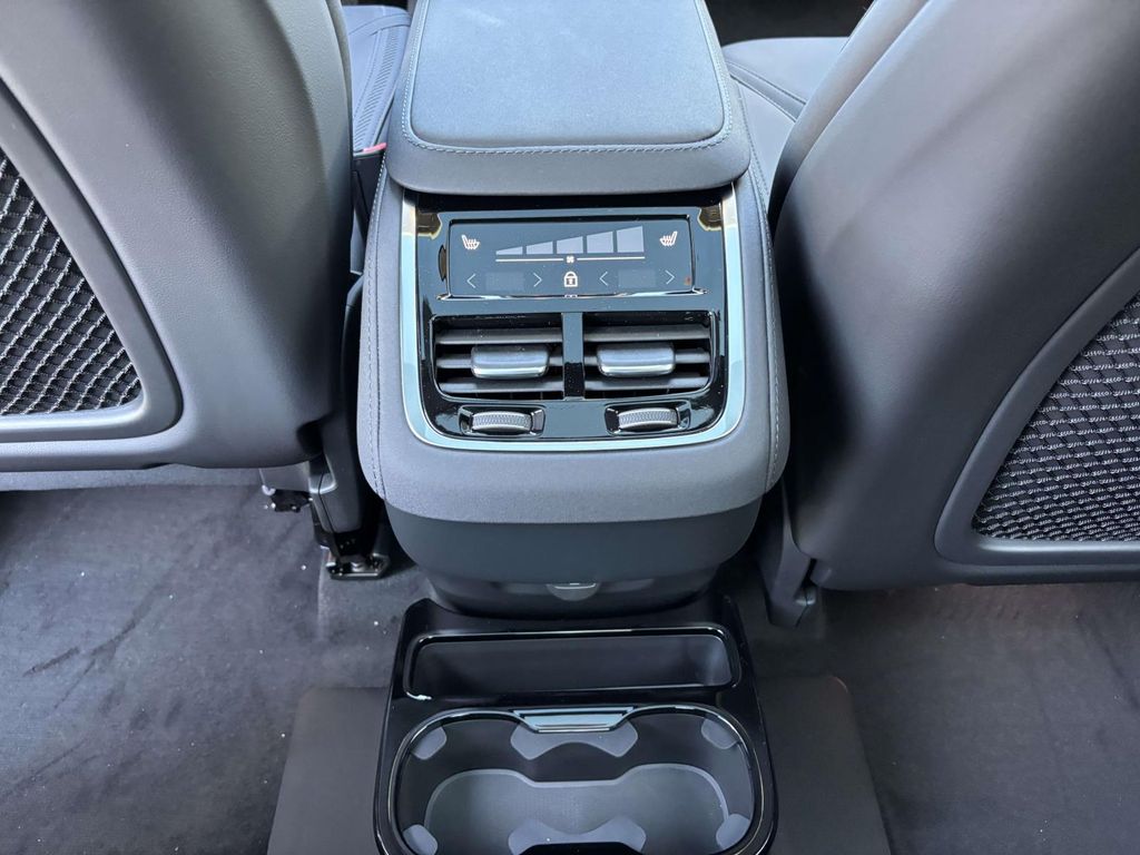 2026 Volvo XC90 Plus - Photo 33