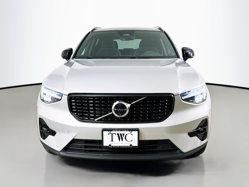 Used 2025 Volvo XC40 B5 Plus Dark Theme SUV