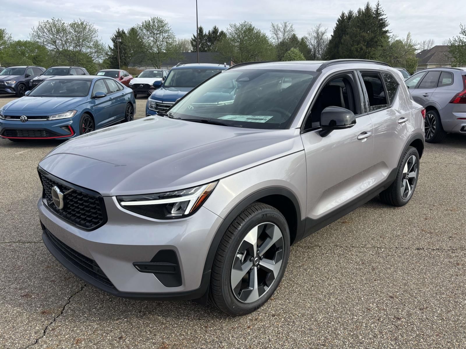2026 Volvo XC40 B5 Core Dark AWD's photo