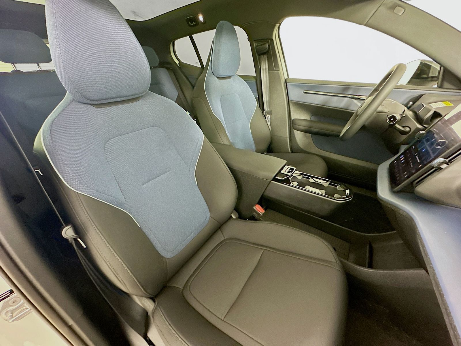 2026 Volvo EX30 Plus - Photo 44