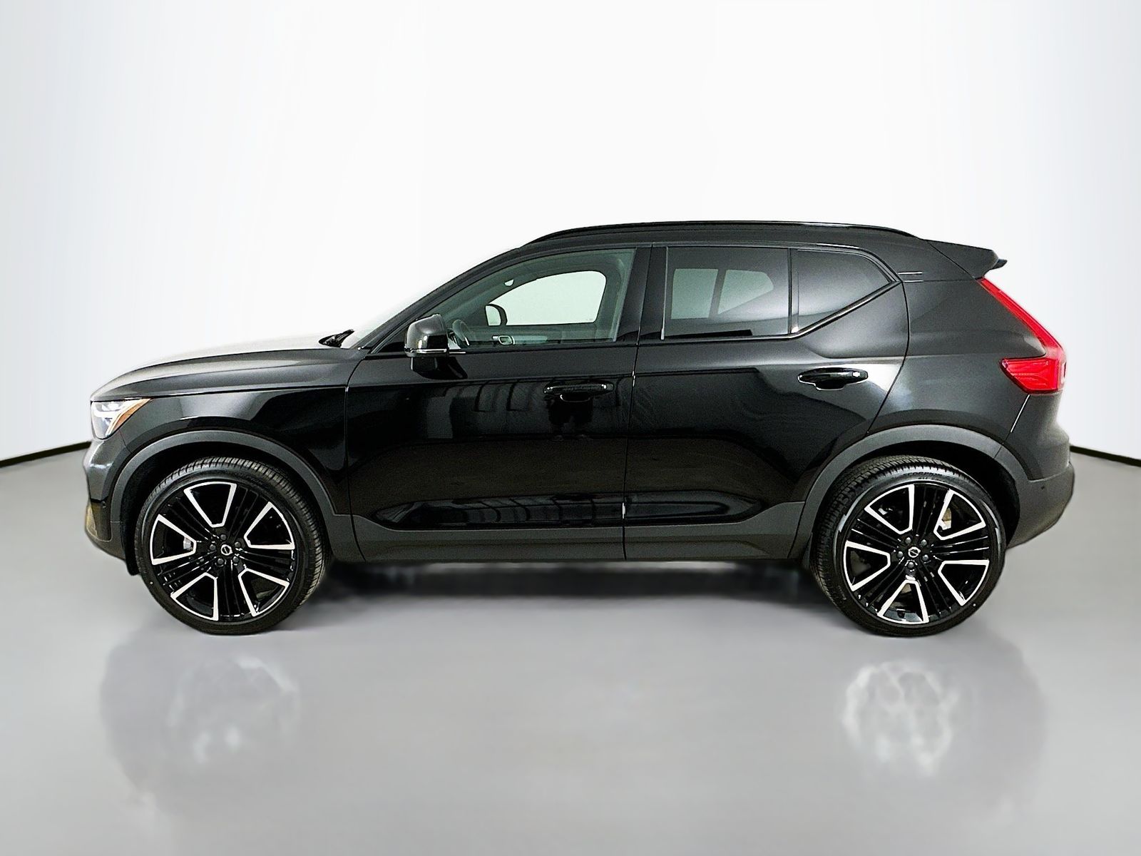 2026 Volvo XC40 Ultra Black Edition - Photo 8