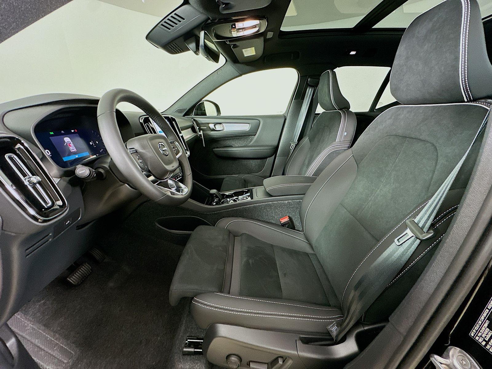 2026 Volvo XC40 Ultra Black Edition - Photo 32