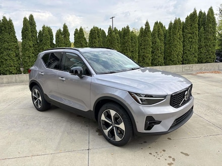 2026 Volvo XC40 B5 Plus SUV