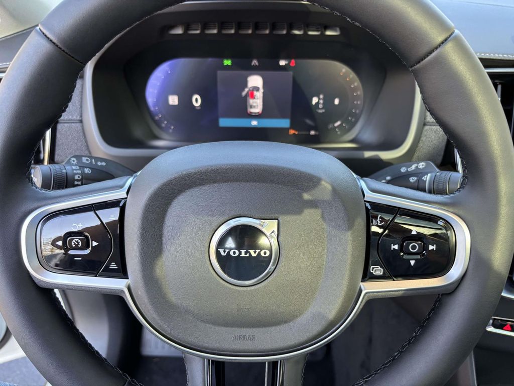2026 Volvo XC90 Plus - Photo 17