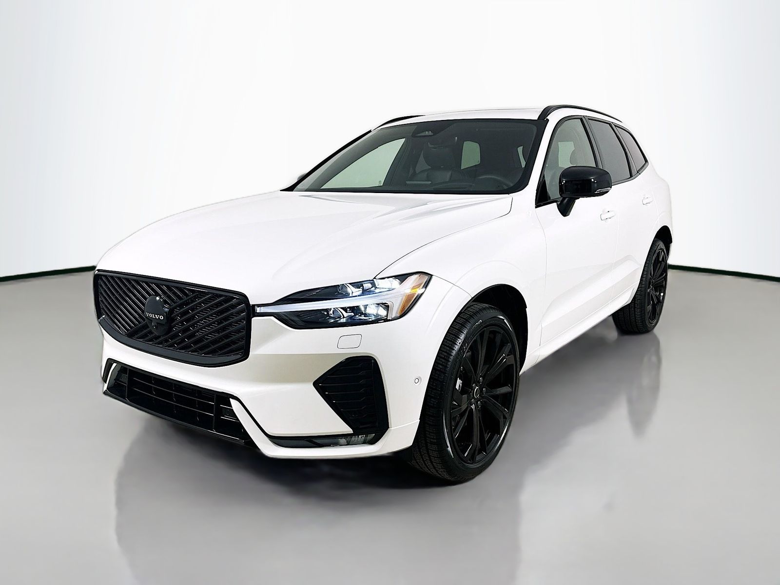 2026 Volvo XC60 B5 Ultra Black Edition Theme AWD's photo