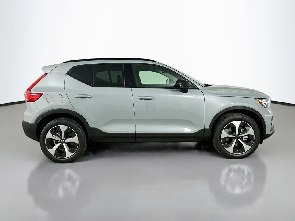 New 2026 Volvo XC40 B5 Plus SUV