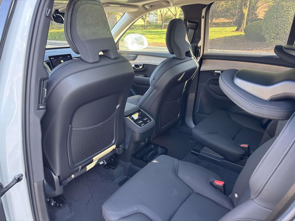 2026 Volvo XC90 Plus - Photo 28