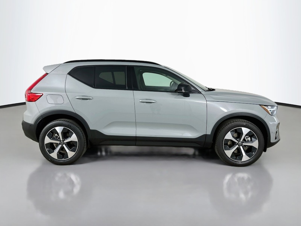 New 2026 Volvo XC40 B5 Plus SUV
