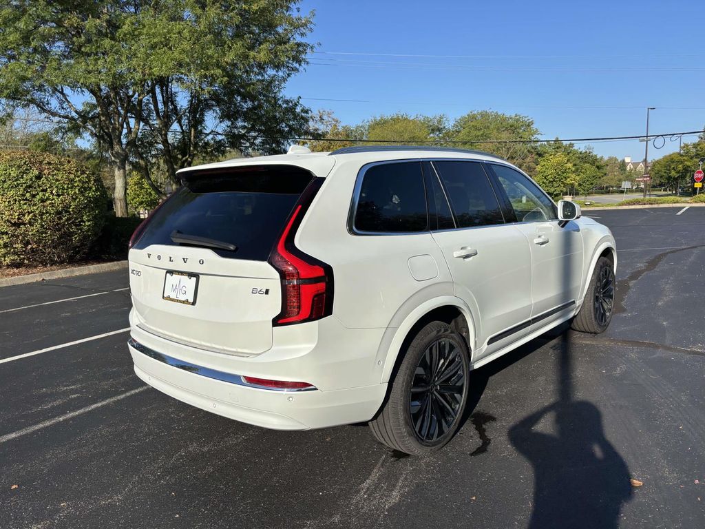 2026 Volvo XC90 Plus - Photo 7