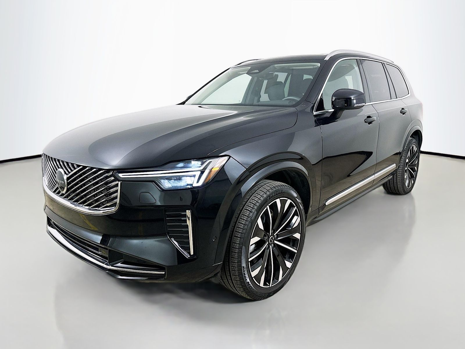2025 Volvo XC90 B6 Plus Bright 7-Seater 4WD's photo