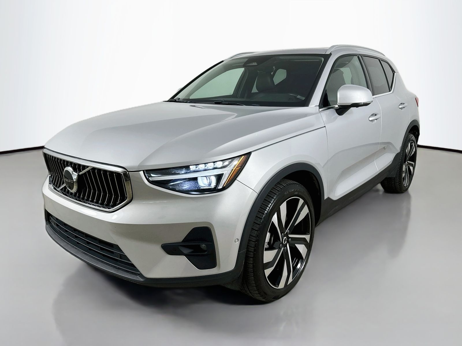 2023 Volvo XC40