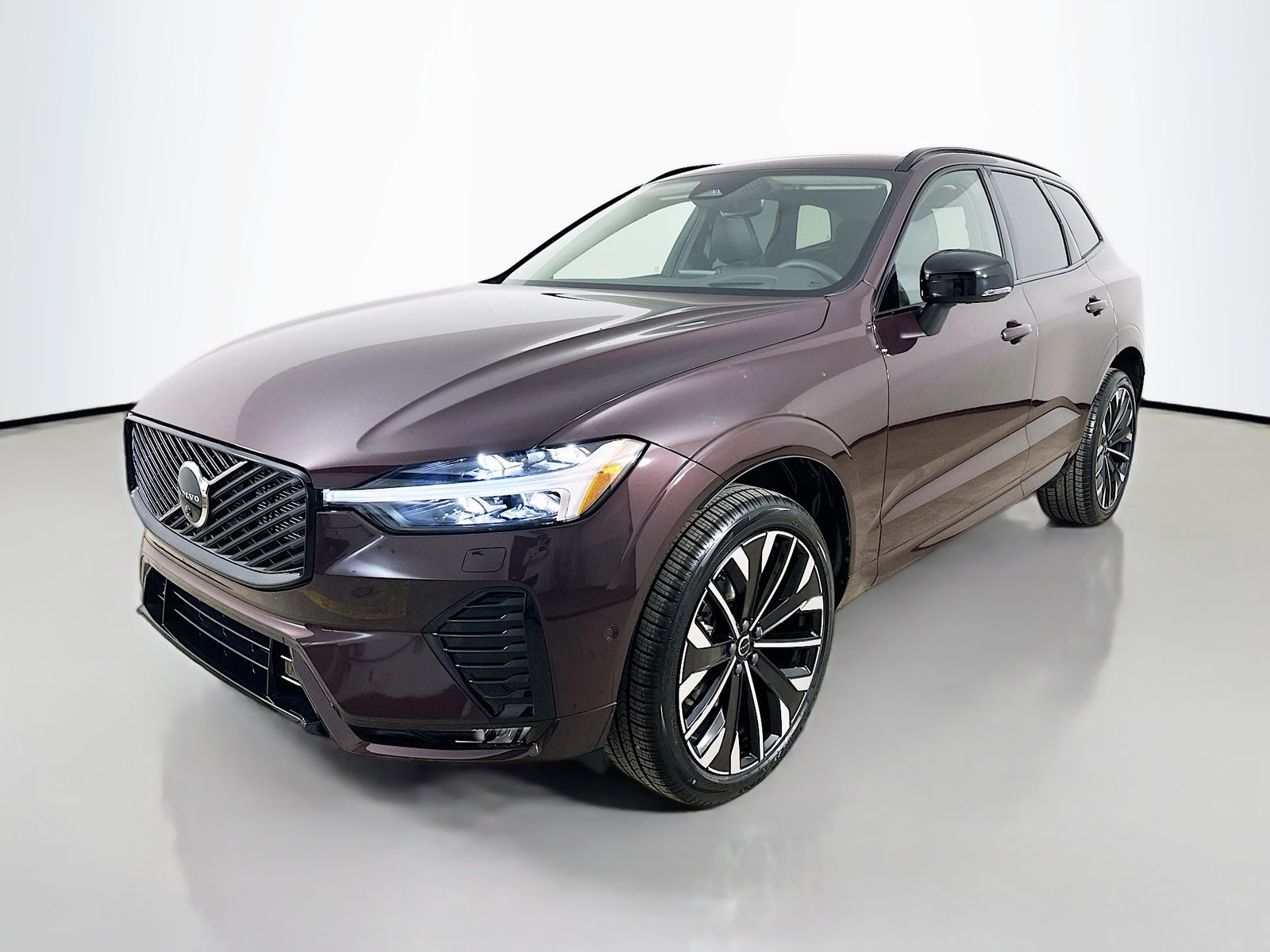 2026 Volvo XC60 B5 Ultra Dark AWD's photo