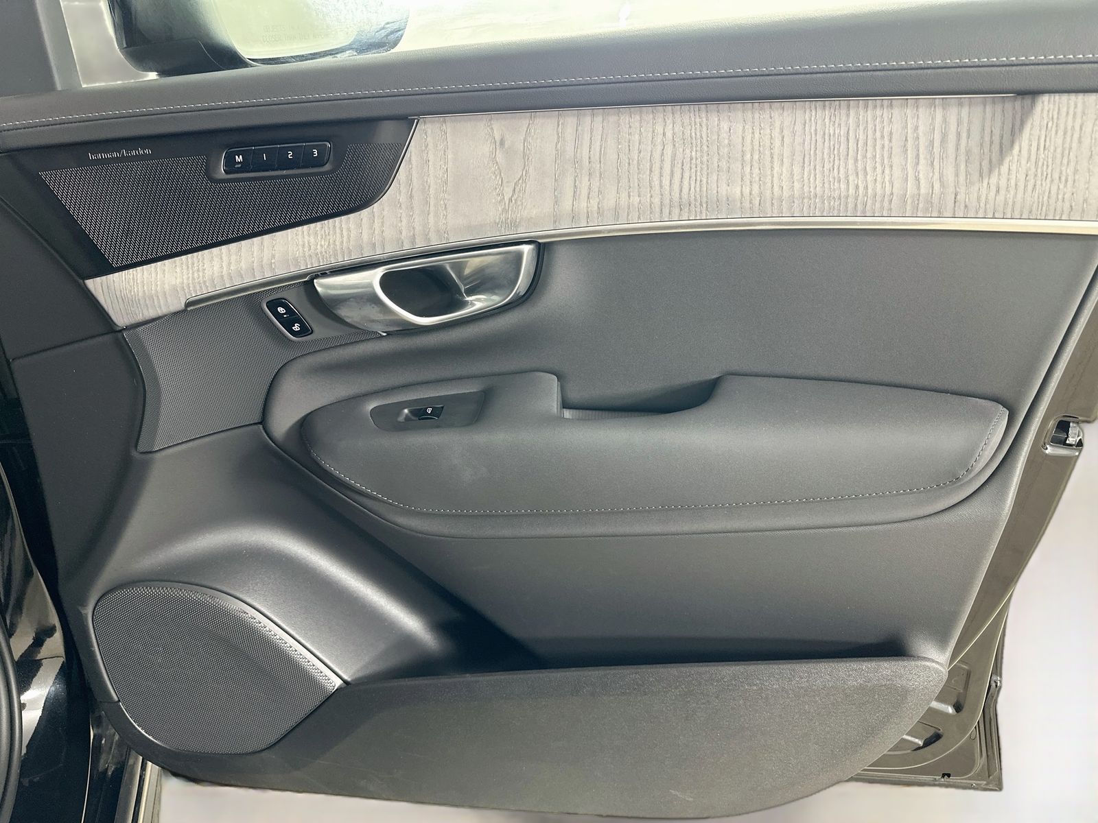 2026 Volvo XC90 Ultra - Photo 42