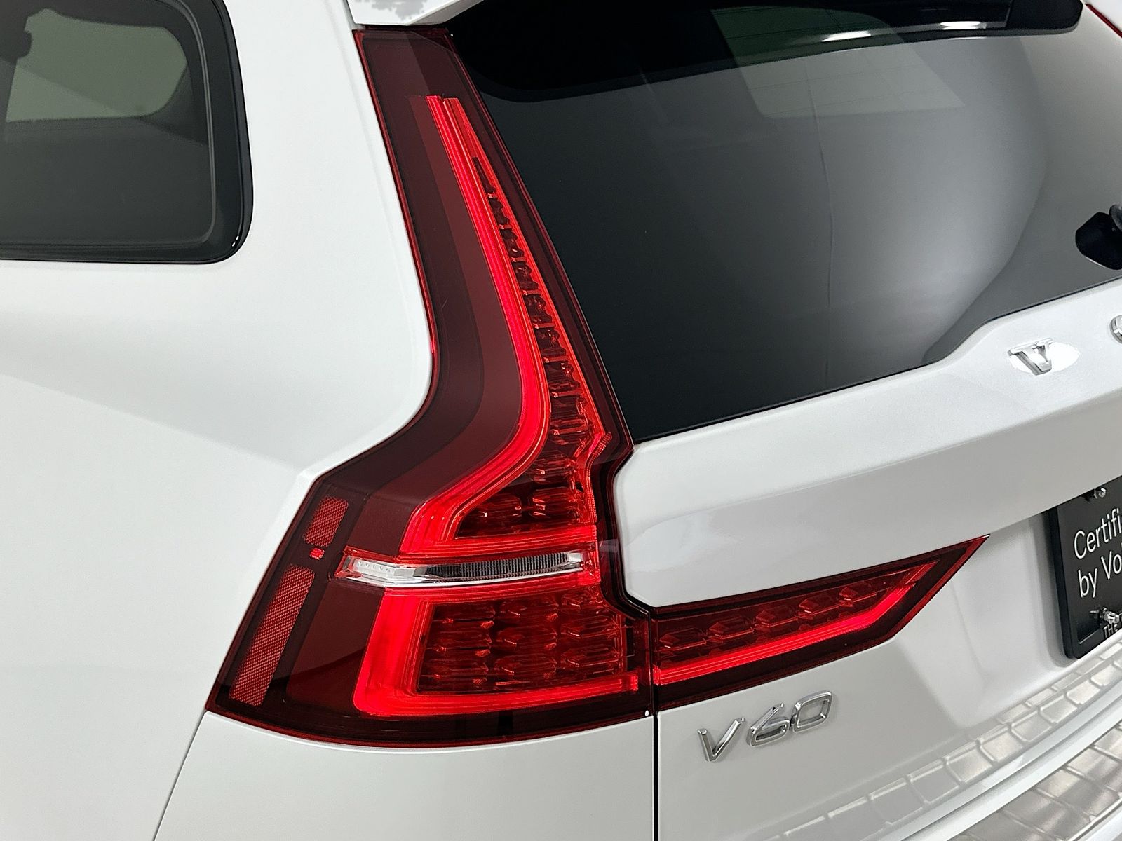 2023 Volvo V60 Cross Country Ultimate - Photo 12