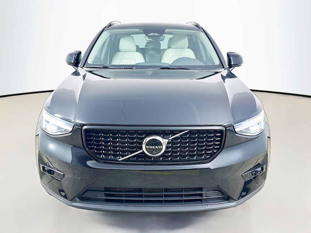 Used 2023 Volvo XC40 B5 Plus Dark Theme SUV