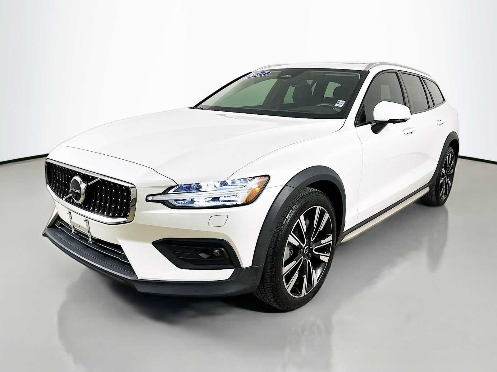 2023 Volvo V60 Cross Country