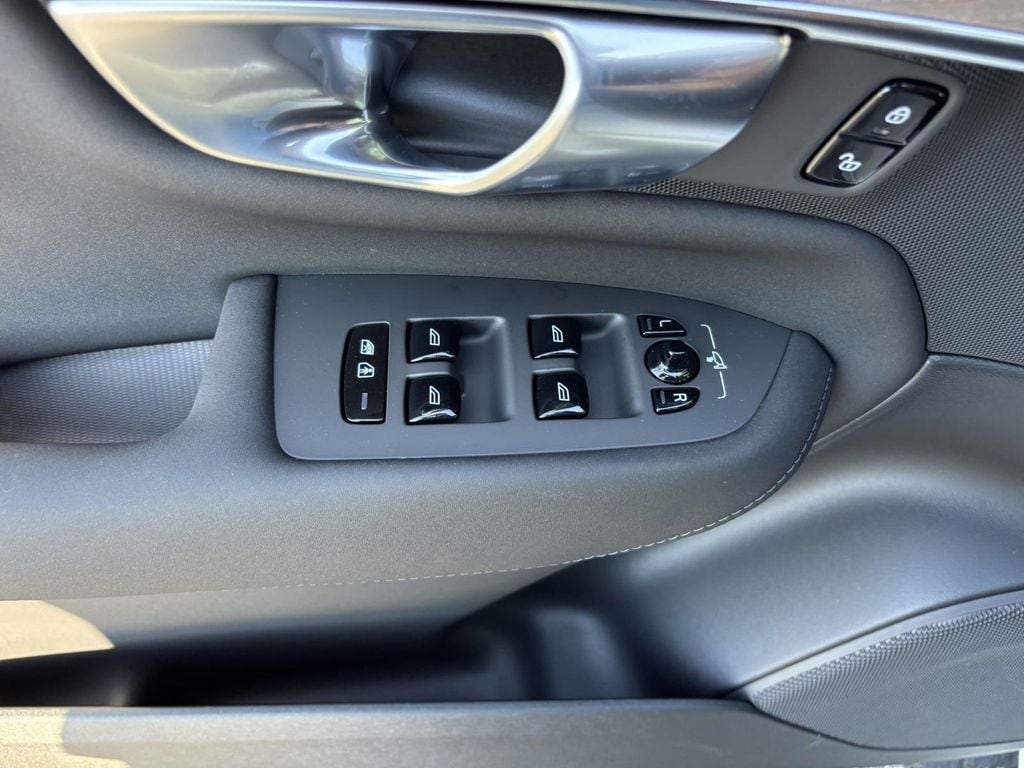 2026 Volvo XC90 Plus - Photo 14