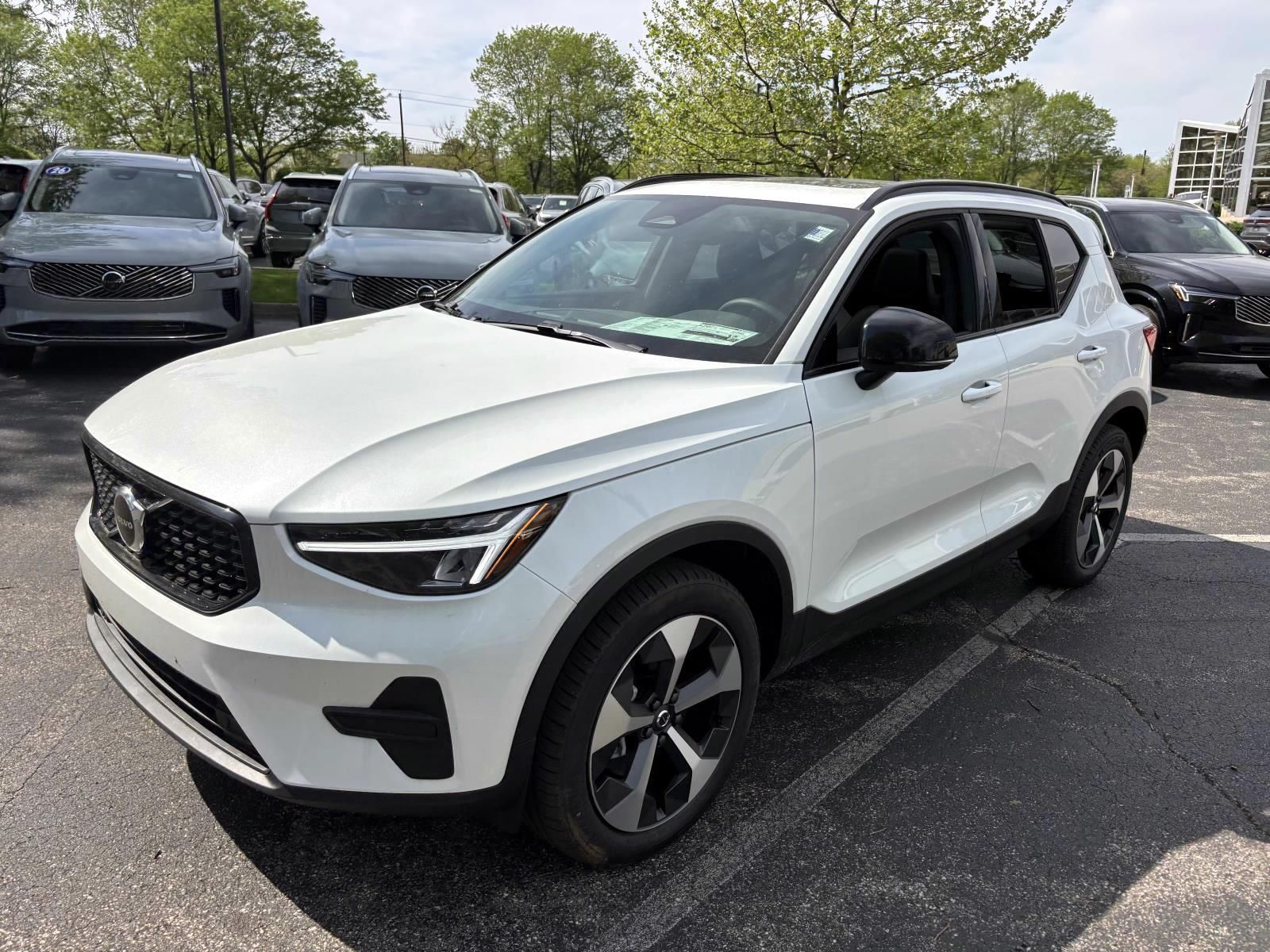 2026 Volvo XC40 B5 Core Dark AWD's photo