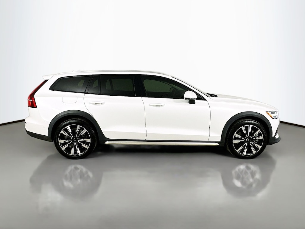 Used 2023 Volvo V60 Cross Country Ultimate Wagon