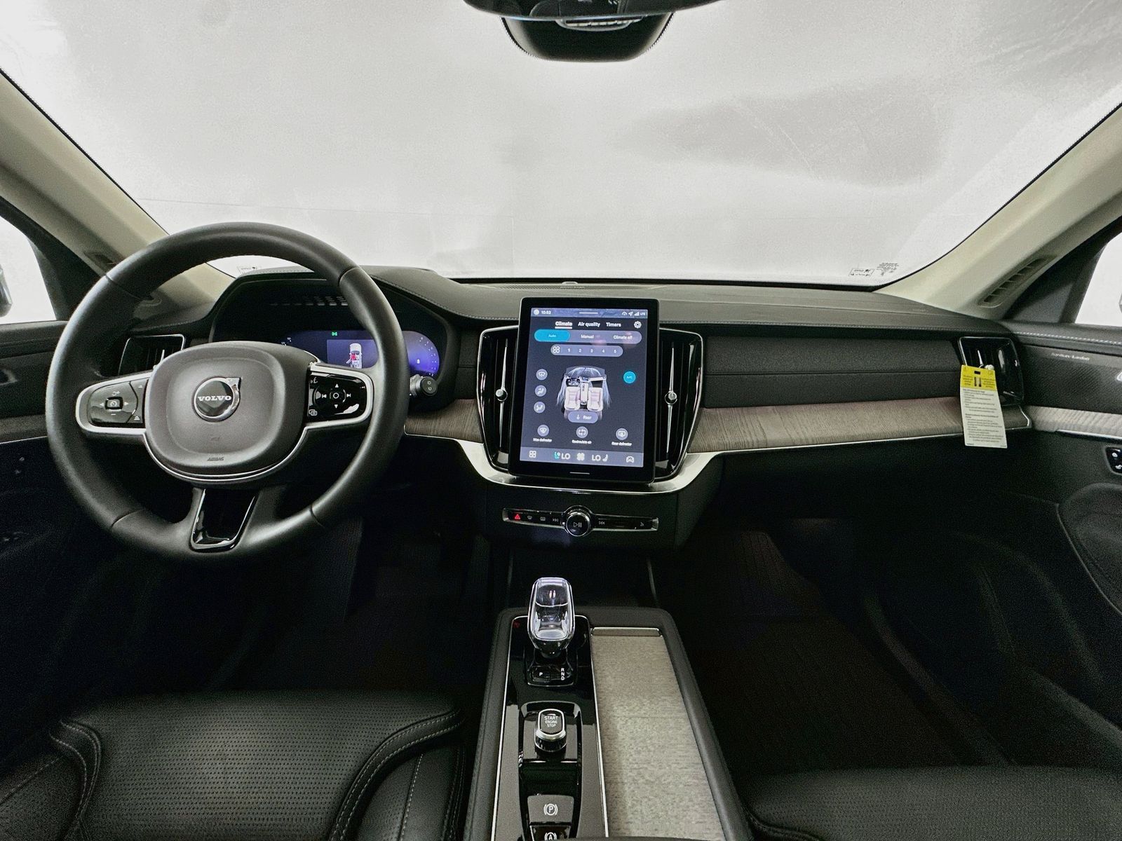 2026 Volvo XC90 Ultra - Photo 14