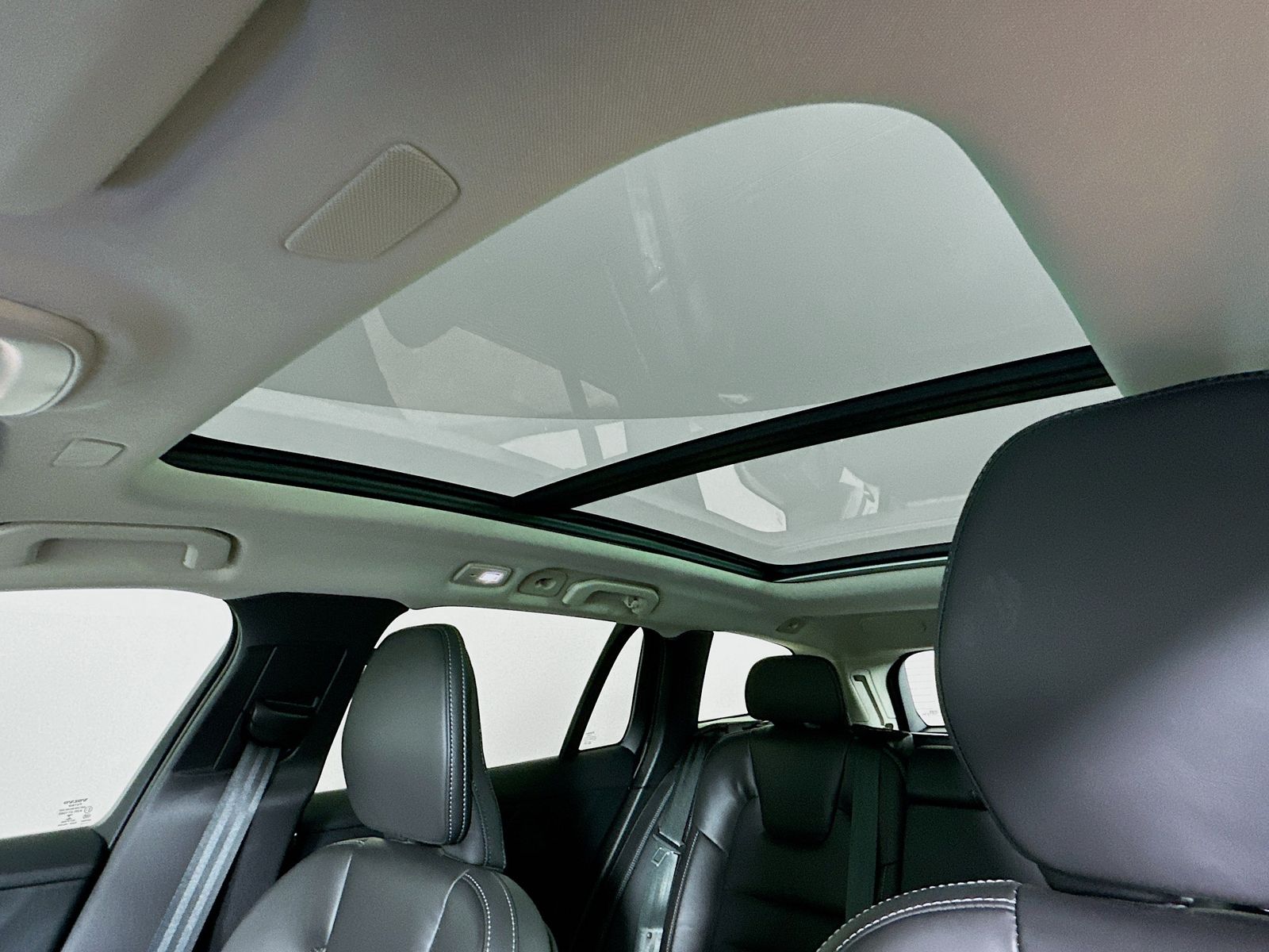 2023 Volvo V60 Cross Country Ultimate - Photo 29